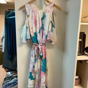NWOT Calvin Klein floral cold shoulder dress with fabric belt. Size 8